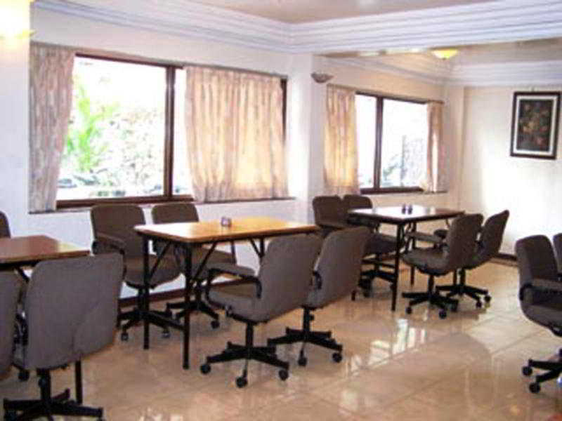 Hotel Chicago Αχμπανταμπάντ Εξωτερικό φωτογραφία