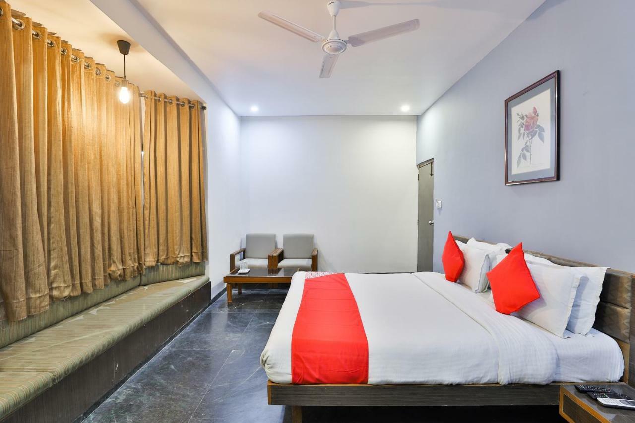 Hotel Chicago Αχμπανταμπάντ Εξωτερικό φωτογραφία